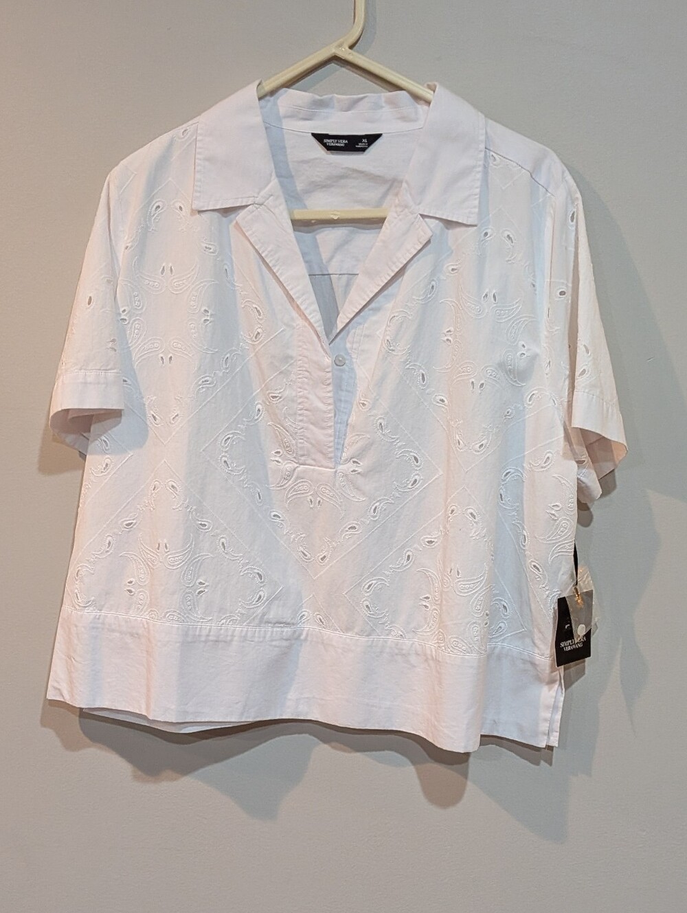 Simply Vera Vera Wang White Eyelet Paisley Pattern Button-Down Blouse